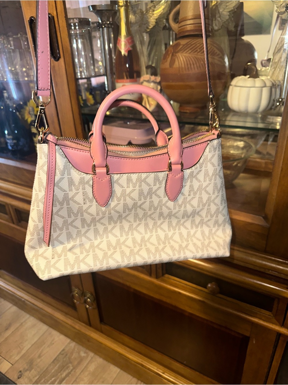Michael Kors Pink and Vanilla Logo Satchel with Gold Hardware - Picture 4 of 7